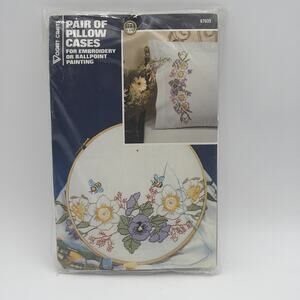 Vogart Crafts Floral Flowers Pair Stamped Pillowcases KIT #8703s New Vintage